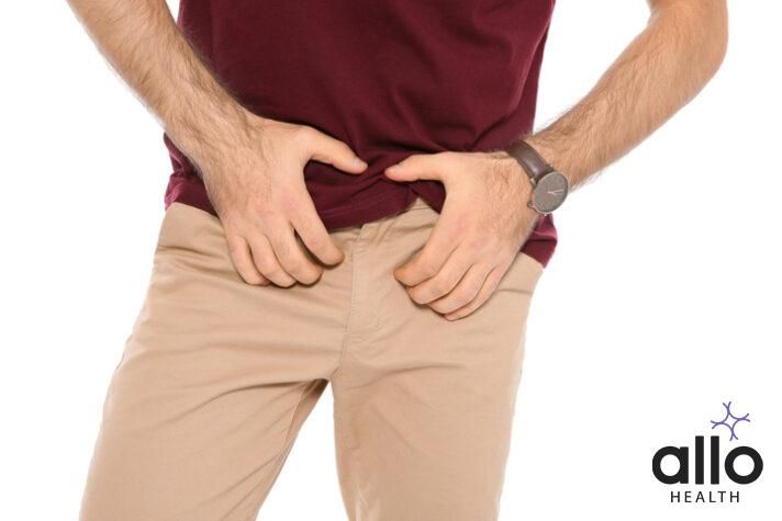 Annoying itch, man scratching due to fungal infection, complications of chancroid in hindi