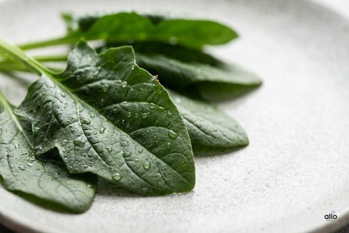 Fresh spinach leaves on a kitchen surface, representing nutrient-rich greens that support spinach benefits for erectile dysfunction.